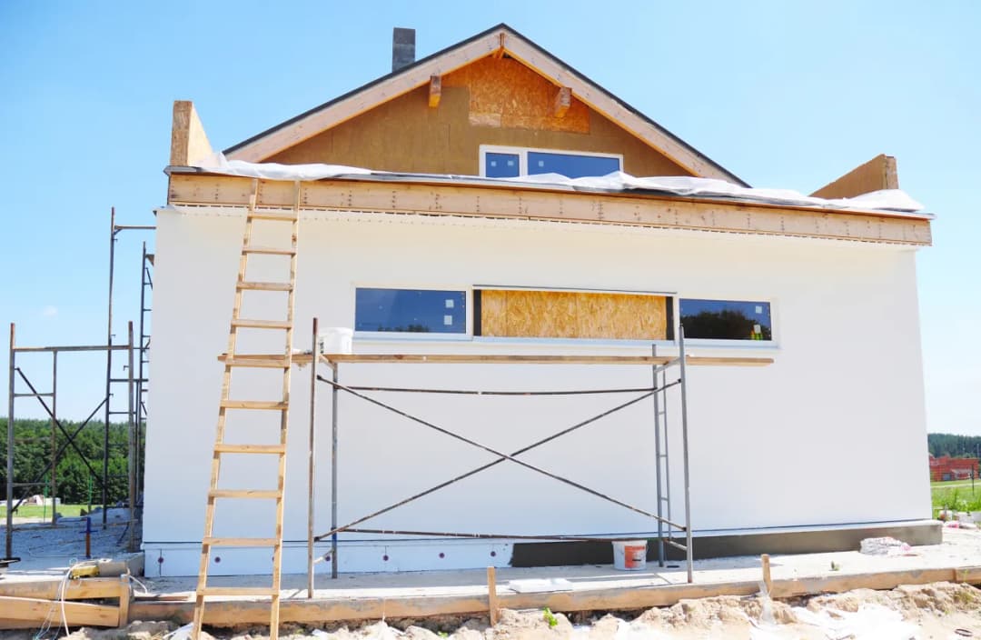 Elewacja gładka czy baranek - co wybrać, by uniknąć problemów?