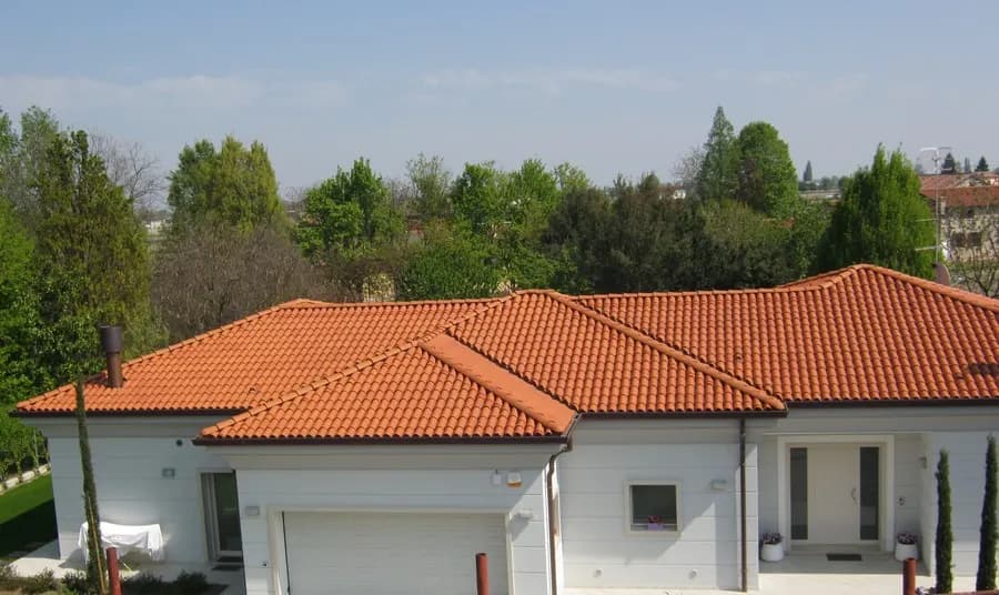 Jaki kolor elewacji do bordowego dachu, aby uniknąć nietrafionych wyborów?