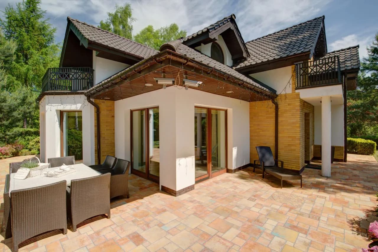 Ile kosztuje elewacja zewnętrzna domu? Ceny i czynniki wpływające na koszty